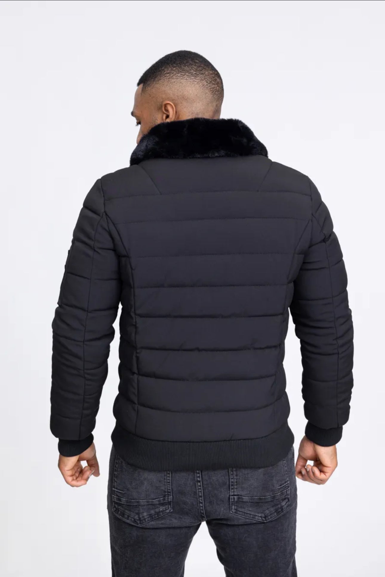 Nova Pilot Black Winter Coat – Luxe Warmte & Tijdloze Stijl, Nu voor Slechts €99,99 (Normaal €149,99) + Gratis Verzending!